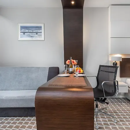 Marine Deluxe With Apartment