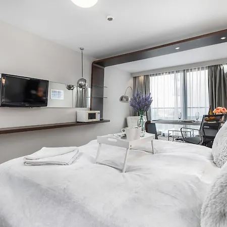 Marine Deluxe With Apartment
